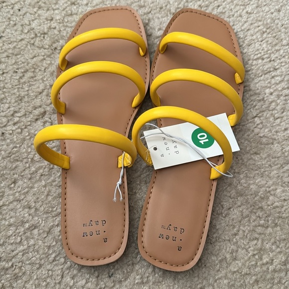 A New Day Wren Sandals Size 10 Color Yellow - Picture 4 of 8